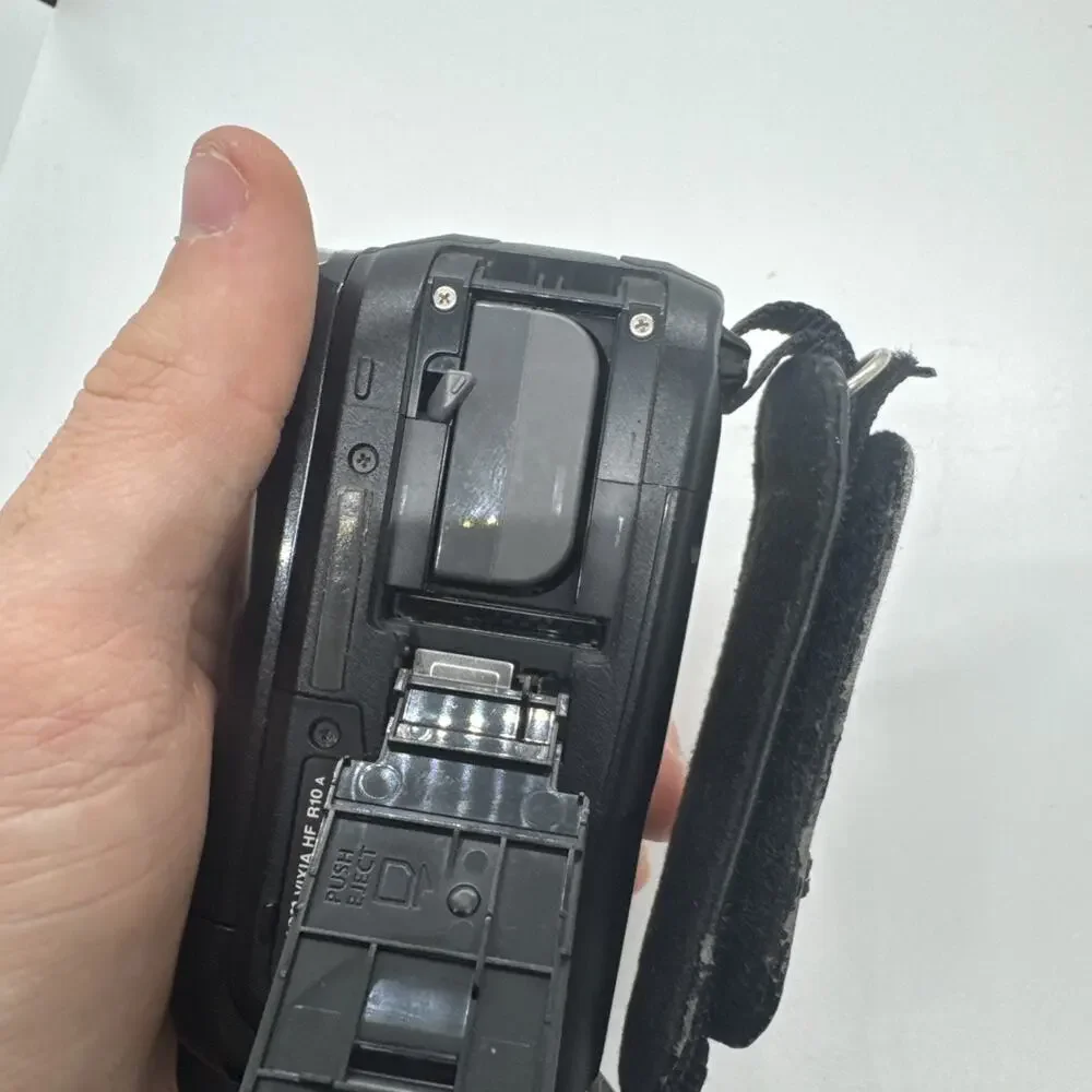 Canon Vixia HF R10 HFR10 Video Camcorder 1080p HD w/ Battery No Charger Tested